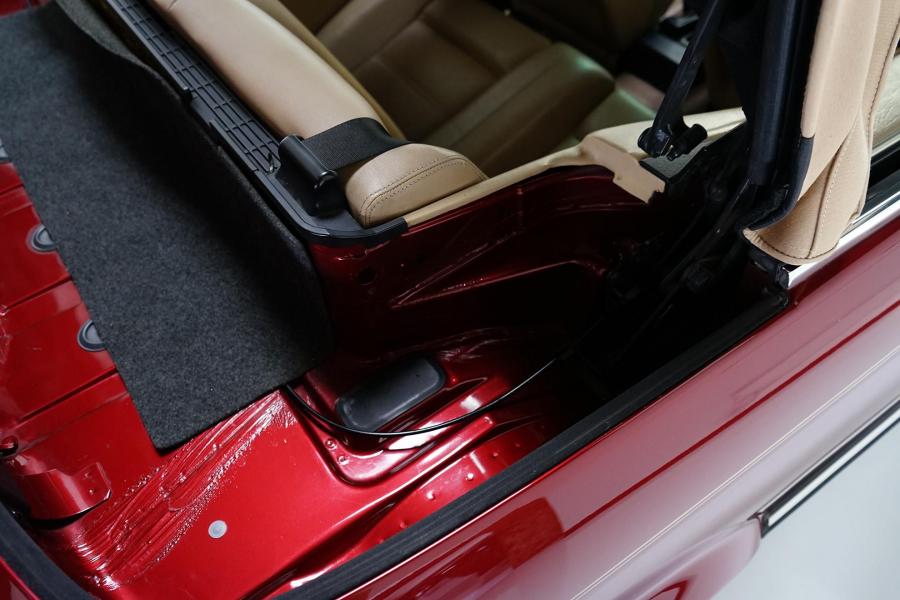 Детали экстерьера BMW 325i Convertible (Calypso Red) 1990 года  (фото 153 из 190)